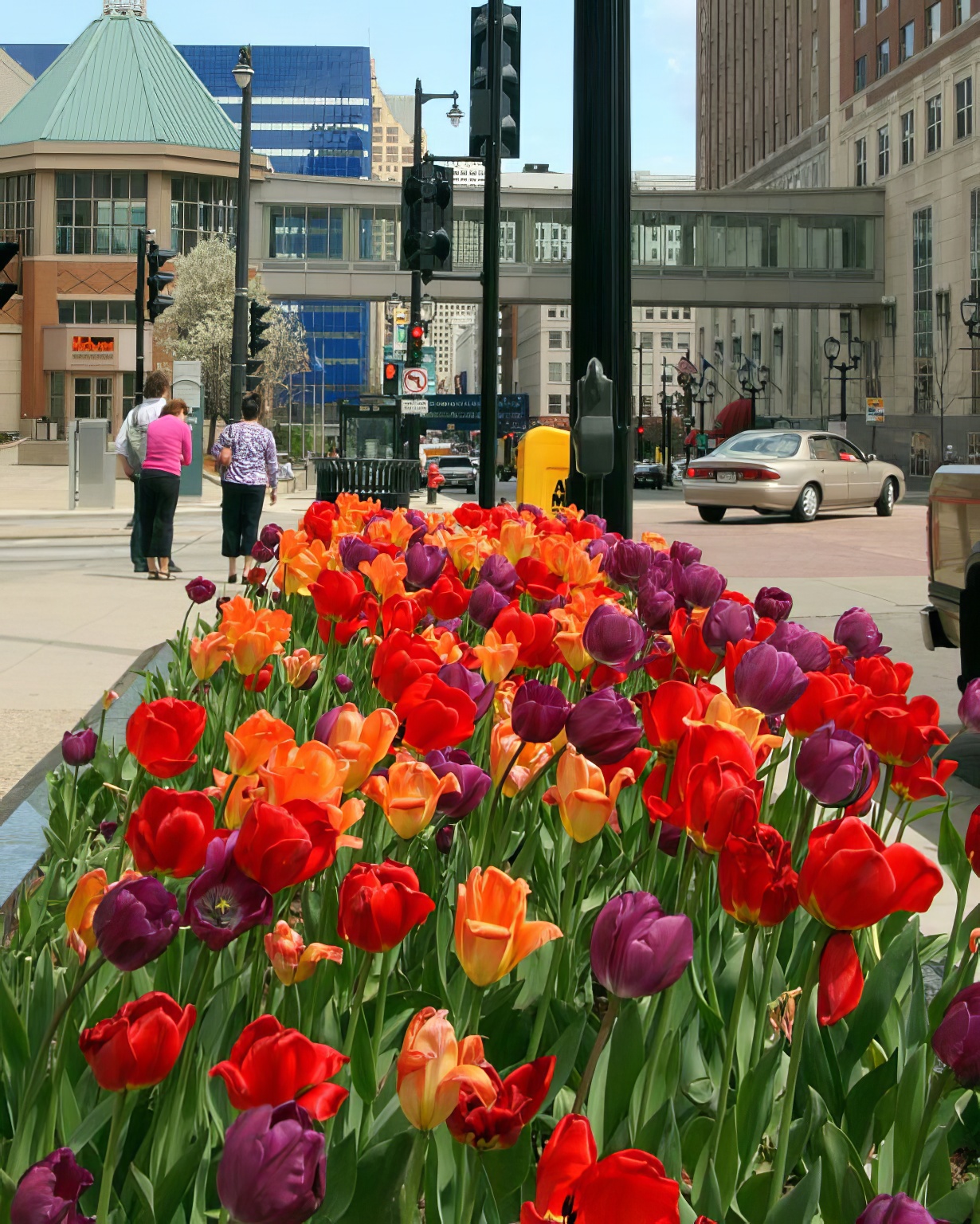 RiverWalk - Downtown Milwaukee Urban Streetscapes - KEI